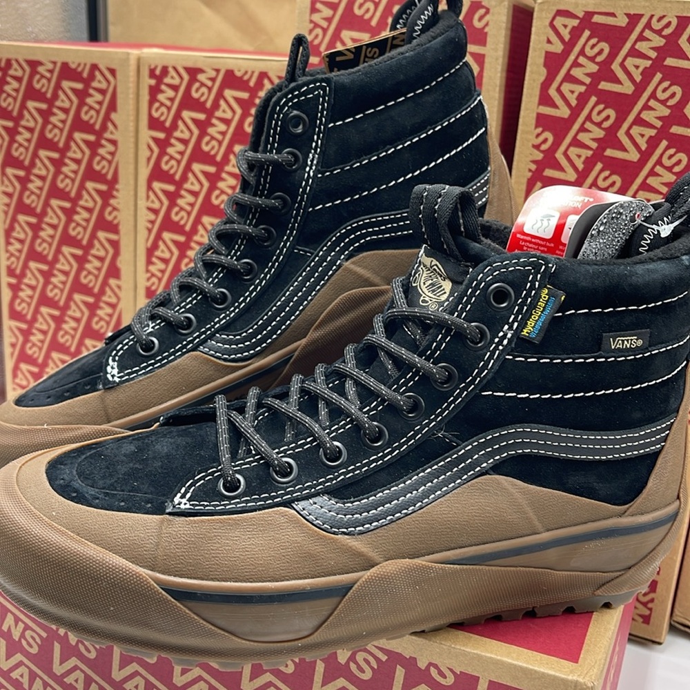 Vans Men’s Sk8-Hi Dip Mte-2
Black/Gum
VN0009QKB9M
Boots Cold Weather Snea… - Picture 7 of 16